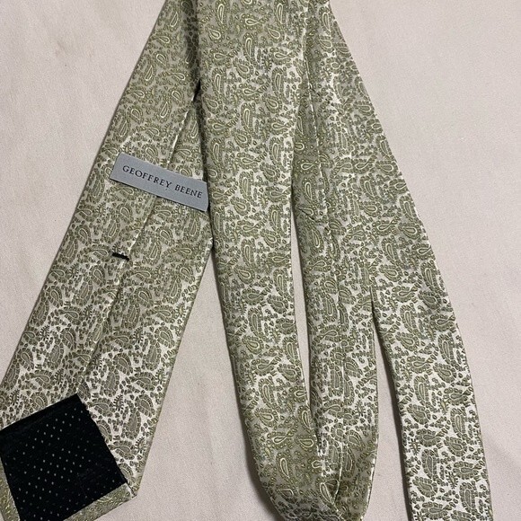 Geoffrey Beene 100% silk mens paisley green floral business neck tie elegant - Picture 3 of 8